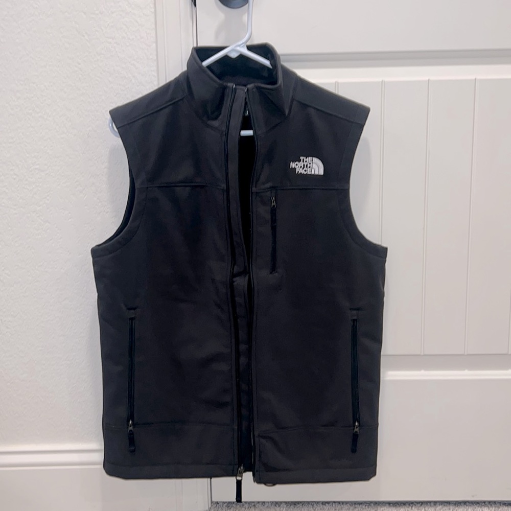 Black north face vest
